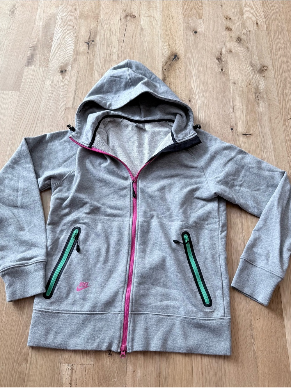 Women’s Nike zip up hoodie
